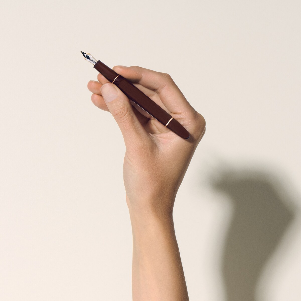 mlHAQzalRp2575jgZq7pGw_ff2111ec Fountain Pen 145 Meisterstück Burgundy - Montblanc (vue 2)