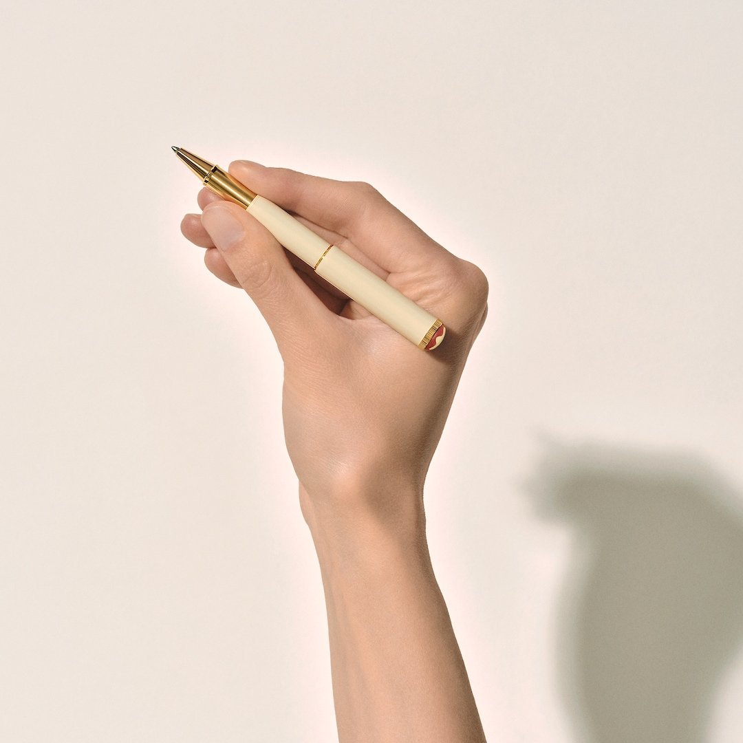 Rollerball Montblanc Heritage Rouge et Noir « Baby » Special Edition couleur ivoire - vue 7 Rollerball Montblanc Heritage Rouge et Noir « Baby » Special Edition couleur ivoire - Montblanc (vue 7)