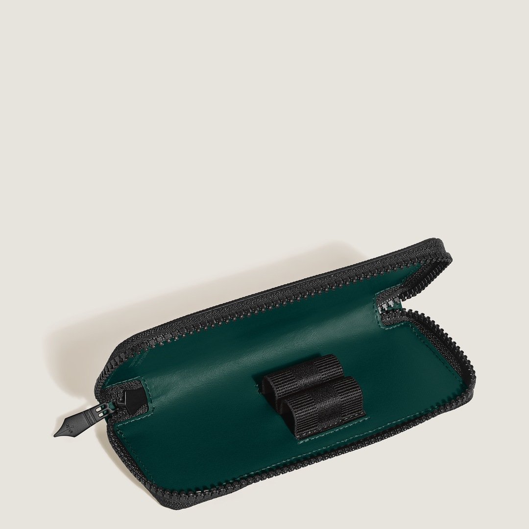 Étui pour 2 Instruments d'Écriture Zippé en Cuir Extreme – réf. MB220254 5 Étui pour 2 Instruments d'Écriture Zippé en Cuir Extreme – réf. MB220254 - Montblanc (vue 5)